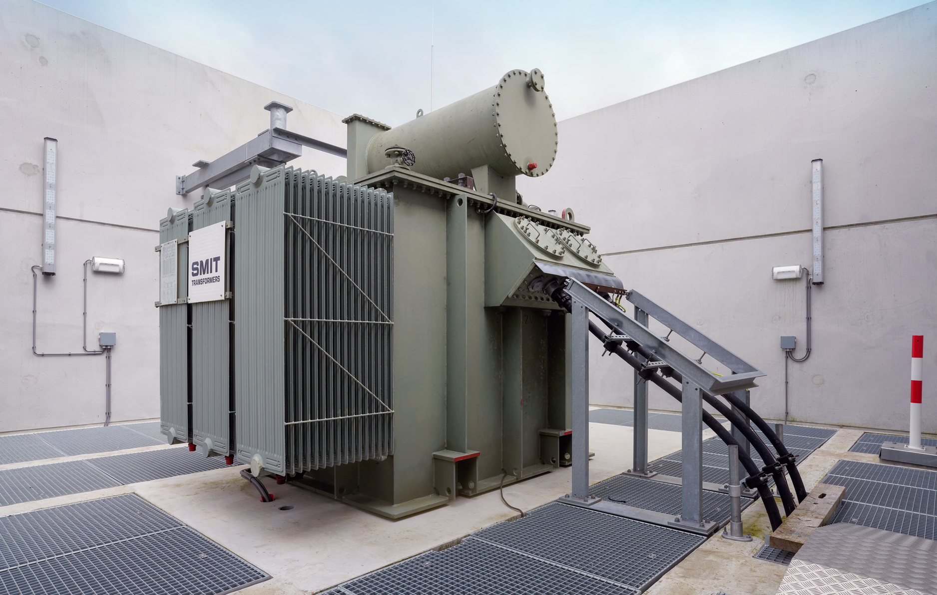 A power transformer